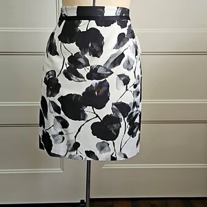 Milly pencil skirt bl/ivory moire print size 10